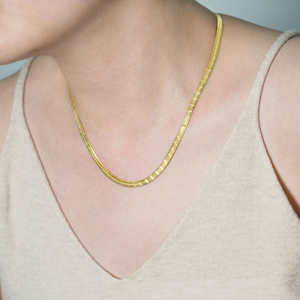 
                      
                        Minimalism Chain Necklace
                      
                    