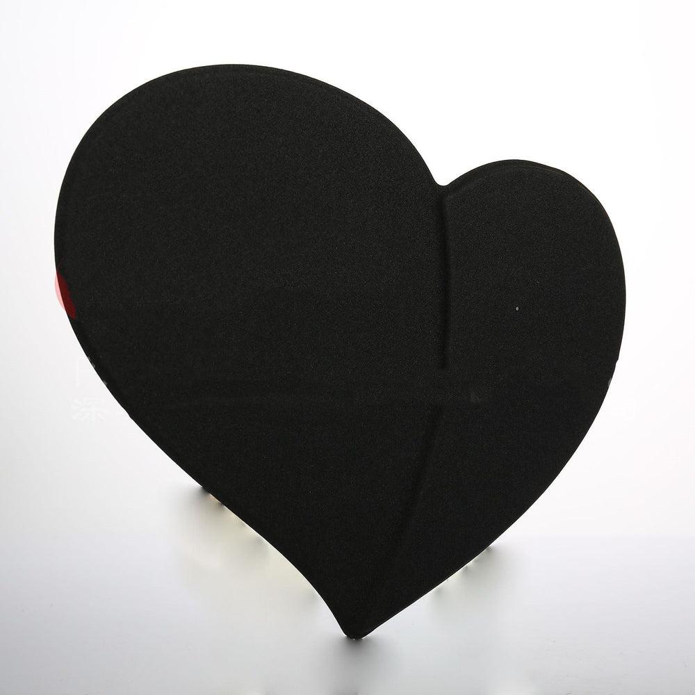 
                      
                        Fast wireless charging heart - shaped leather mouse pad
                      
                    