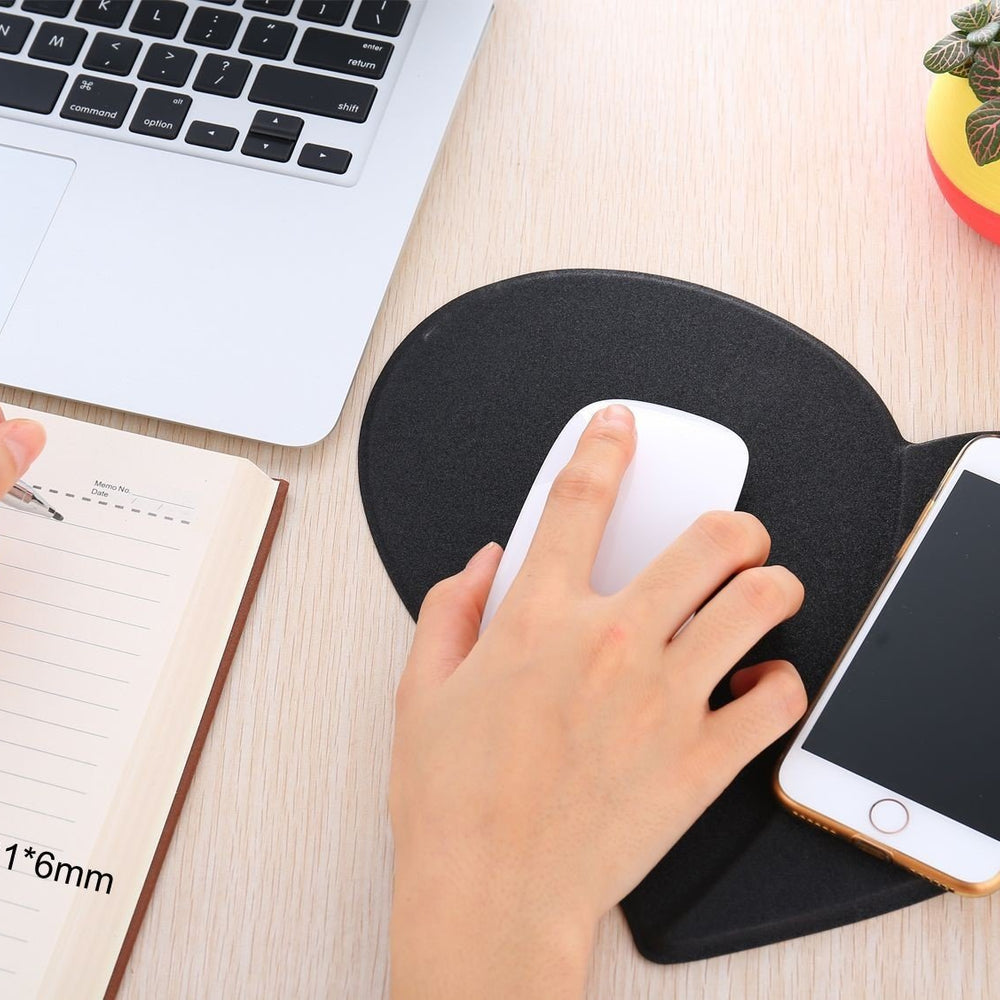 
                      
                        Fast wireless charging heart - shaped leather mouse pad
                      
                    